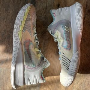 Kyrie Irving Nike Flytrap V 11/23. Size 5.5Y.